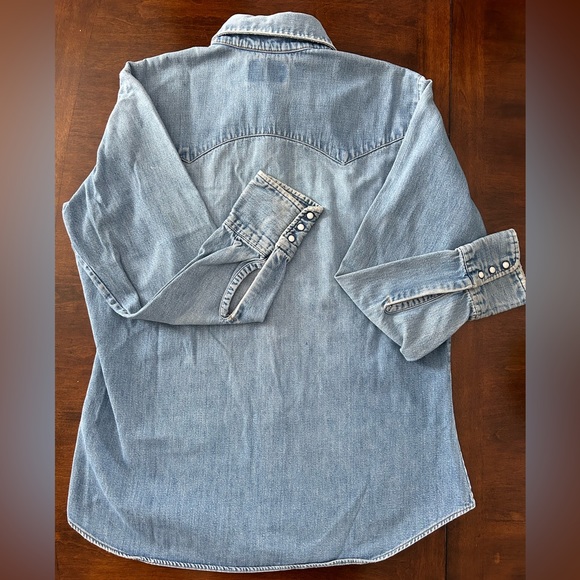 Vintage Levi’s Denim Shirt - Picture 3 of 3